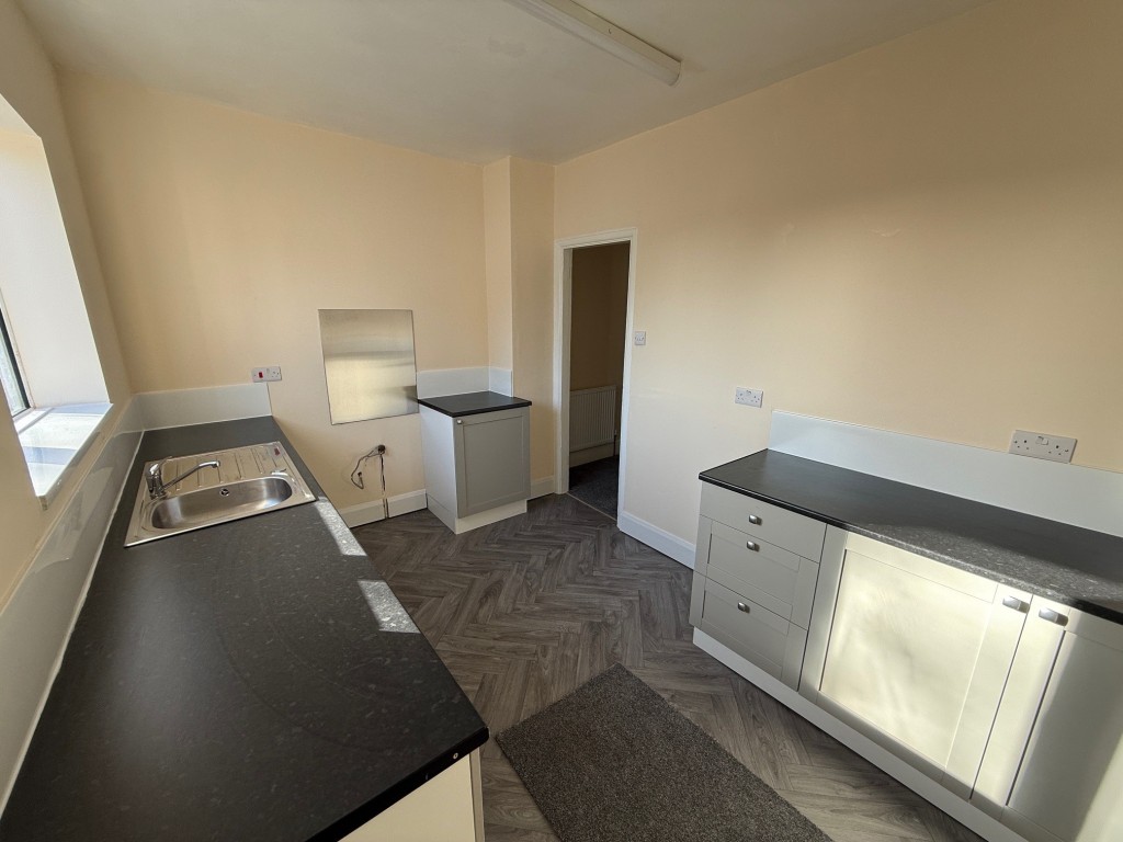 Lot: 63 - COMMERCIAL INVESTMENT WITH VACANT FLAT ABOVE - Kitchen taken from the entrance door
